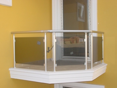 Balustrada din aluminiu eloxat montate pe balcon