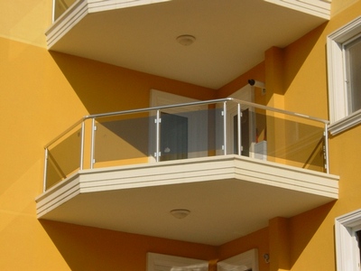 Balustrada din aluminiu eloxat montate pe terasa